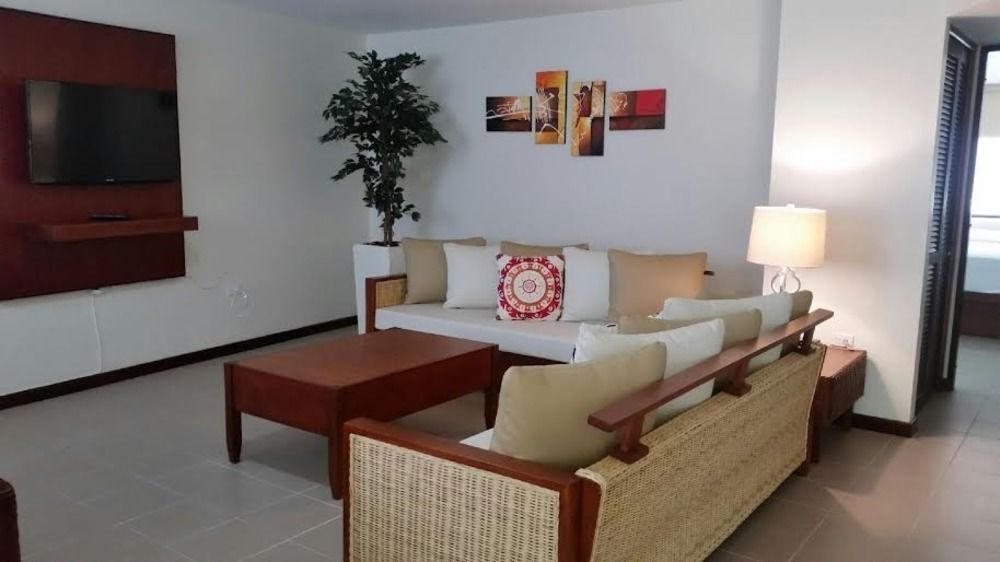 הומאסאו The Plaza Suites מראה חיצוני תמונה
